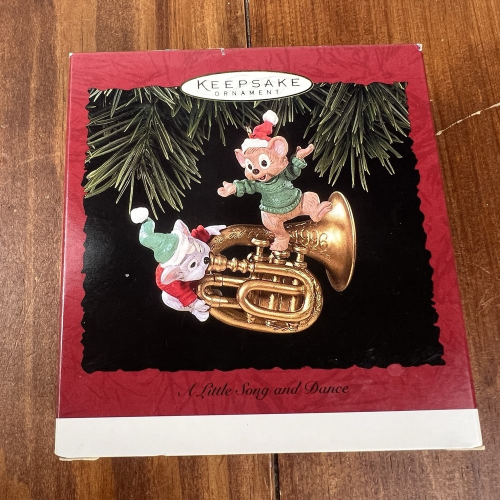1996 Hallmark Keepsake Ornament A Little Song and Dance Mice Horn QX6211